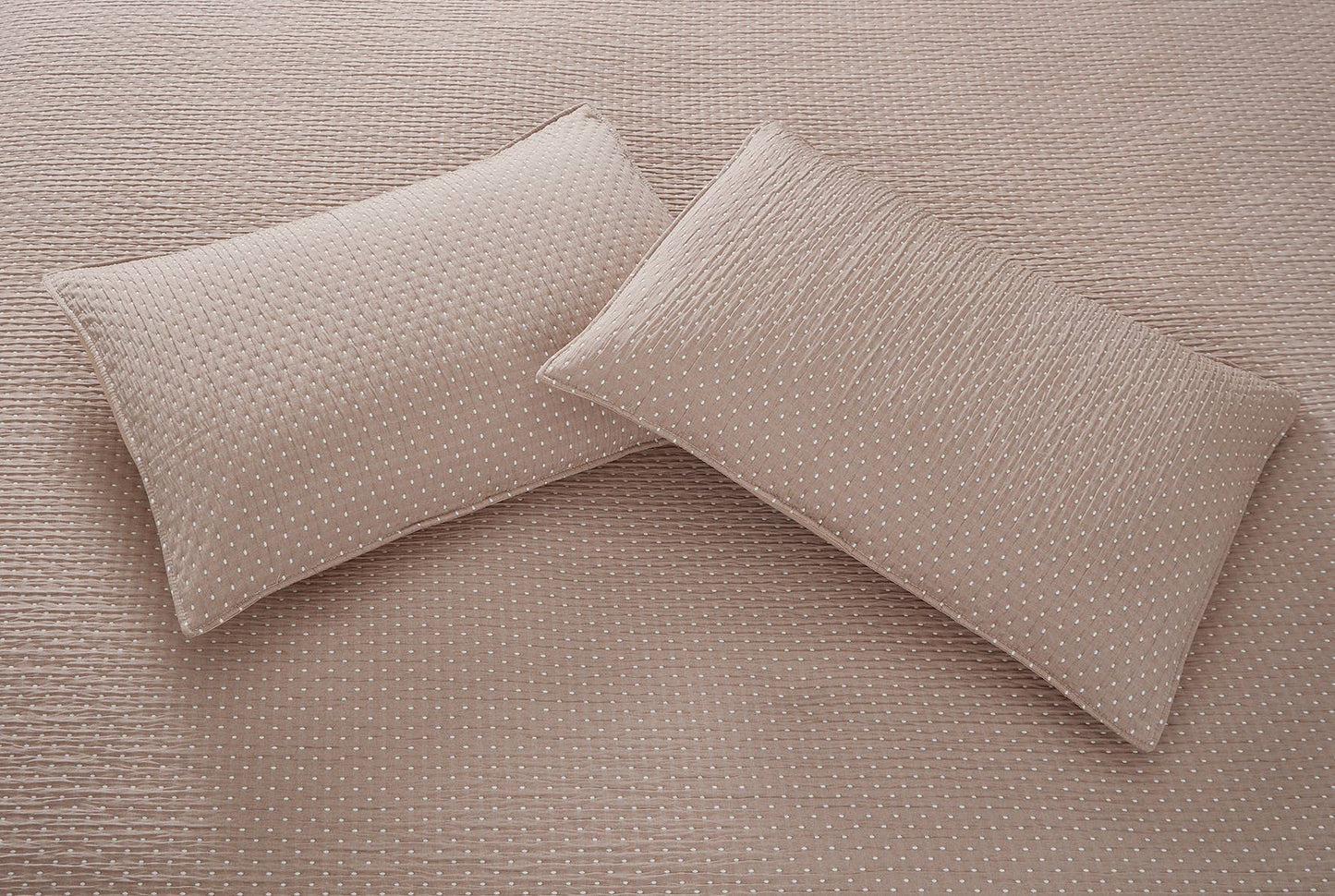"Latte Dots" Reversible 3-Piece Jacquard Quilt Set