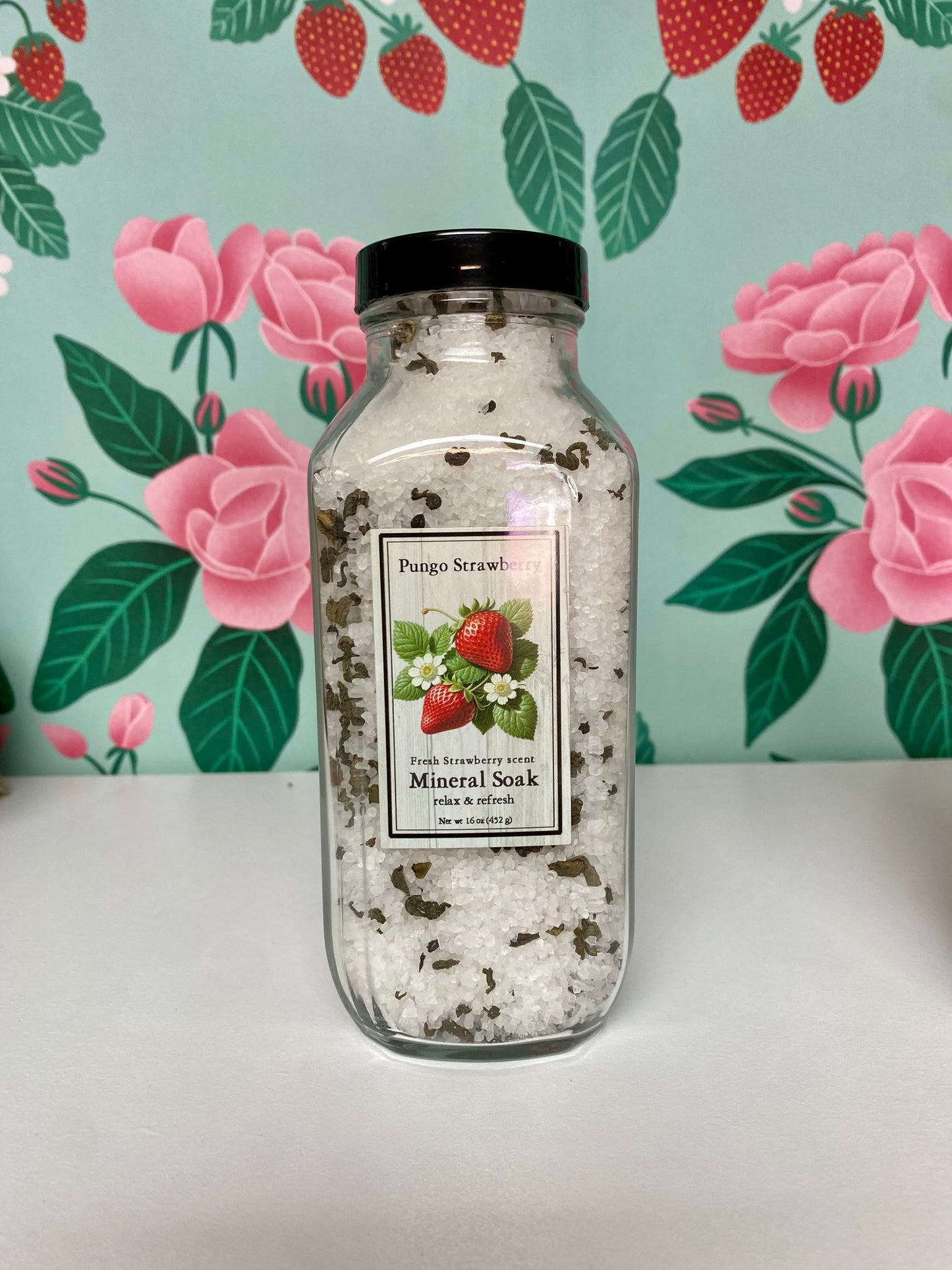 Pungo Strawberry Farm Market Strawberry Mineral Soak 16 oz
