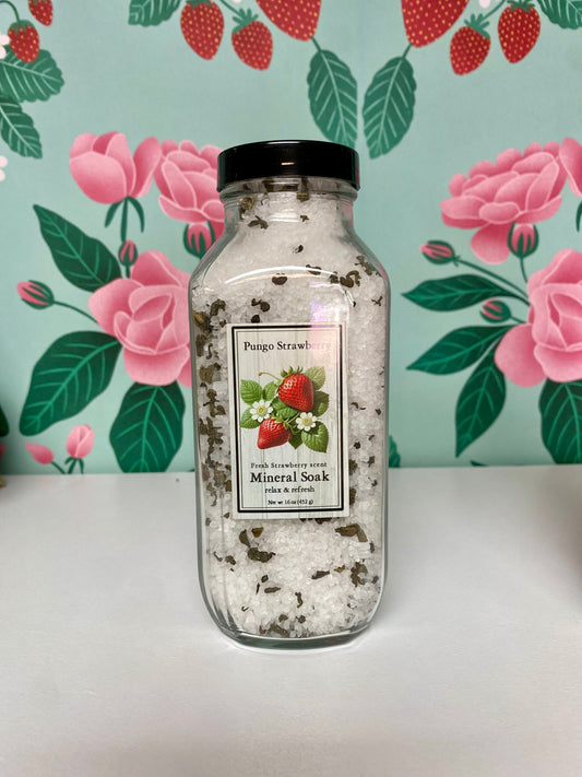 Pungo Strawberry Farm Market Strawberry Mineral Soak 16 oz